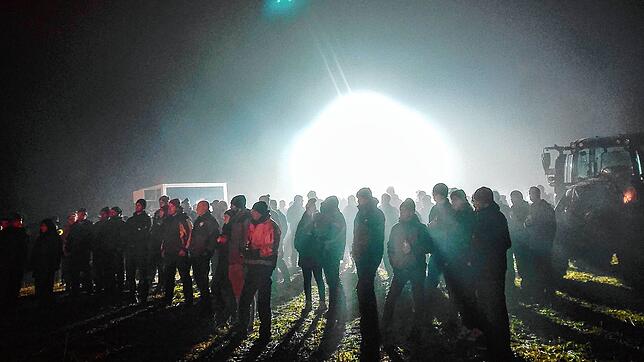 Landwirte und Veraucher solidarisieren sich mit Mahnfeuern in der Region