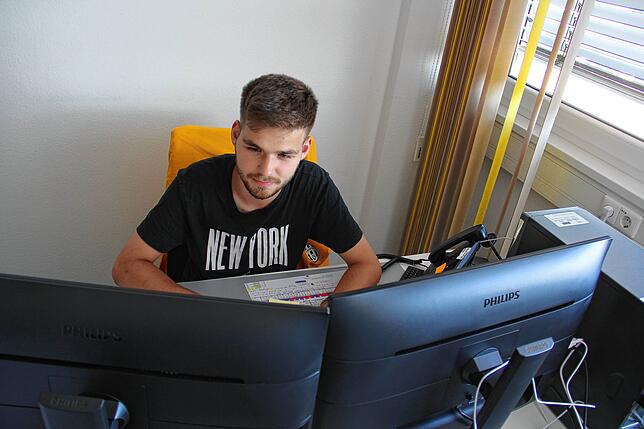 Lucas Thoma gehört zu den Helfern, die Kontakte nachverfolgen (“Containment Scout“). Das Robert-Koch-Institut hat ihn ...