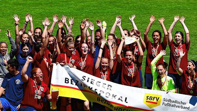 Pokalsieg: Die SG Rebland holte sich den Pott durch ein 3:0 gegen den SV Nollingen.