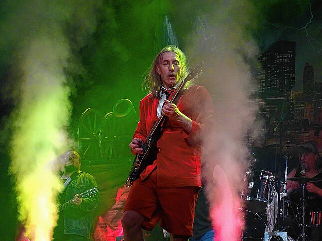 Die Fans liebten Gitarrist Volkmar Severin. Bild Susanne Schleinzer-Bilal