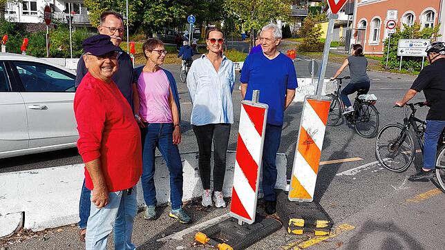 Sie finden die Planung am Reichenauer Bahnhof grundsätzlich gut, meinen aber, dass für die Sicherheit von Fußgängern mehr getan werden ...
