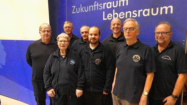 Die geehrten und neuen PSNV-Mitglieder mit der Führung. Vorne von links Helma Schliebs (25 Jahre), Danny Schmid (neu), Johannes Kohler ...