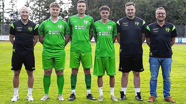 Die Brigachtaler Trainer mit ihren Neuzugängen (von links): Daniel Wehrle (Trainer), Michael Kessler (eigene A-Junioren), Pascal Götz ...