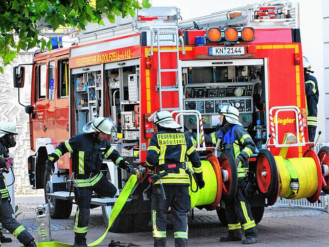 Bild 13: Bilder von der Schauübung der Feuerwehr und der Rettungsdienste auf dem Radolfzeller Marktplatz