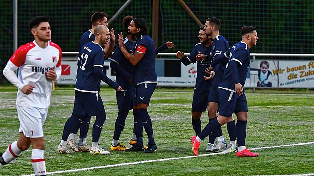Neun Treffer durften die Spieler des VfB Waldshut beim FC RW Weilheim bejubeln.