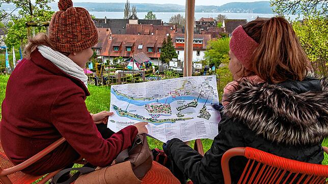 Jessica Lang aus Tuttlingen ist mit ihrer Freundin extra an den Bodensee gekommen, um gleich am Eröffnungswochenende die ...