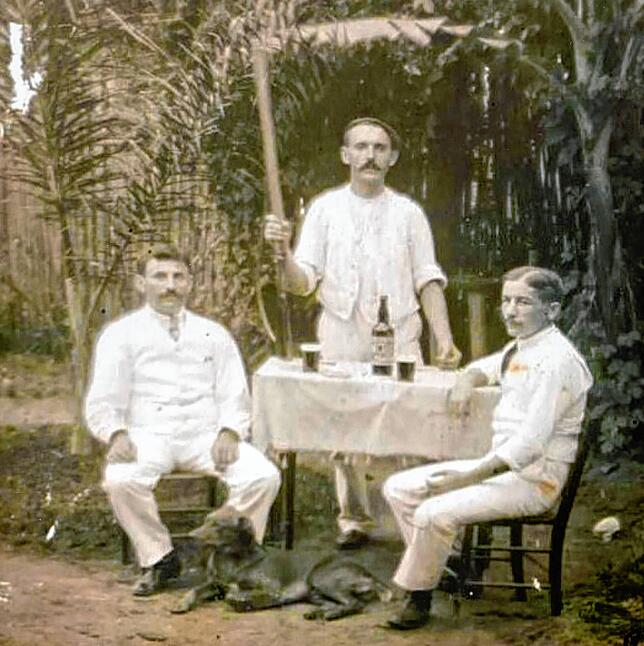 Barra do Piraí um 1917: Karl Döbele und Franz Trefzger (von links) mit einem Kollegen in der Mitte. Beide waren Webmeister in der ...