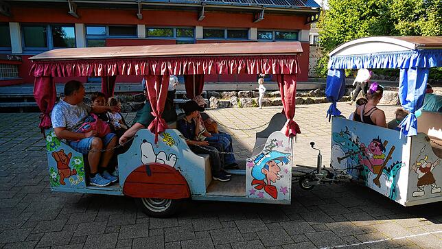 Bild 18: Albbrucker Dorffest: Ausgelassene Stimmung, zahlreiche Besucher und buntes Programm.