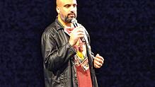 Der Comedian Abdelkarim war im Gloria in Bad Säckingen mit seinem Bühnenprogramm &bdquo;Wir beruhigen uns&ldquo; aufgetreten.