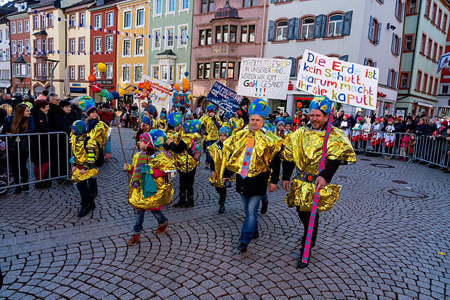 Bild 35: Bilder vom großen Kinderumzug in VS-Villingen am Schmotzigen &ndash; Teil 3