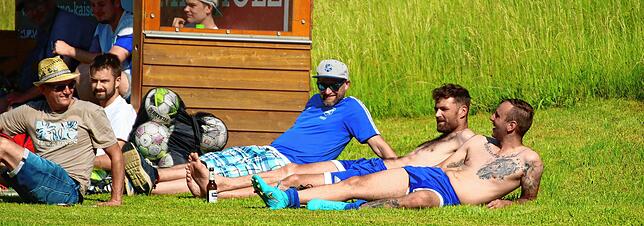 Bild 30: SV Karsau schießt sich mit 14:0 bei der Spvgg. Utzenfeld zum Titel &ndash; und wir haben Bilder!