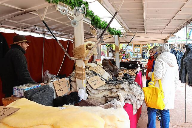 Bild 16: Regionales lockt auf den Mühlenplatz zum Naturparkmarkt