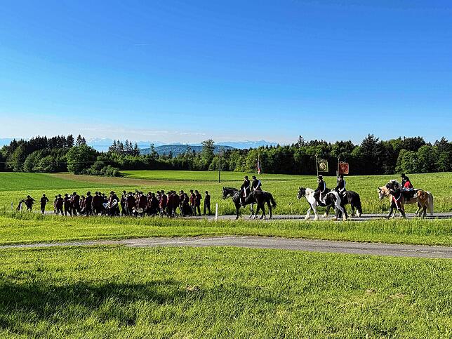 Bild 20: Zweihundert Reiter beim Limpacher Georgiritt