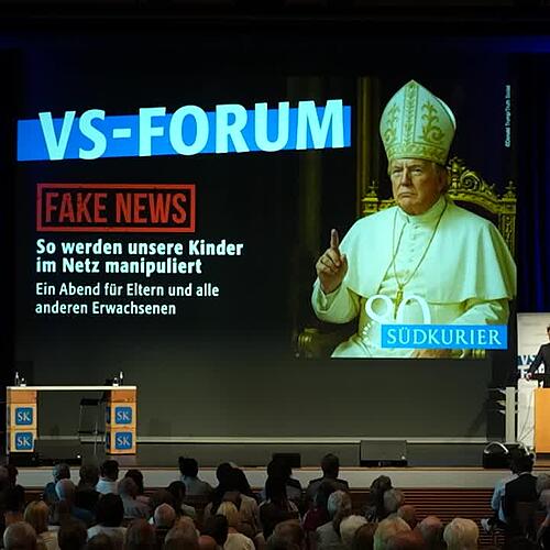 Medienexperte Andre Wolf klärt beim VS-Forum über Desinformation auf