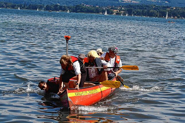 Bild 7: Radolfzell: Rein ins Boot und gleich ins Wasser: Das Großkanadierrennen 2025 in Bildern