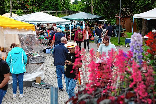 Bild 17: Ausgelassene Stimmung bei der beliebten Dorfhockete in Herdwangen