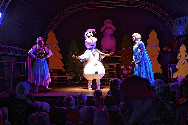 Bild 2: Jetzt ist die Weihnachtszauberei voll im Gang: Bilder vom besucherstärksten Tag in Triberg