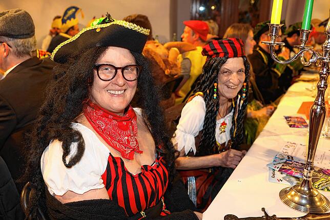 Bild 16: Bitte Platz nehmen! Kurz vor der Live-Übertragung der Konstanzer Fasnacht füllen sich die Reihen