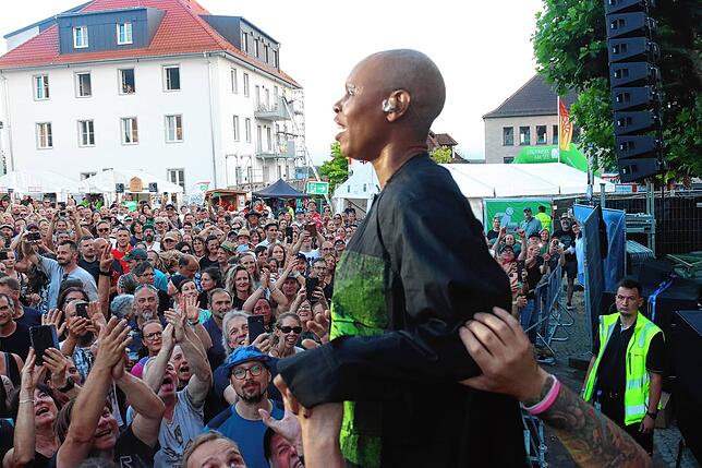 Bild 4: Skunk Anansie rockt Markdorf: 2500 Fans feiern furiosen Open-Air-Auftakt – die besten Bilder!