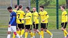 Der SV Allensbach mit gesenktem Kopf, Jubel beim Herbstmeister SV Denkingen.