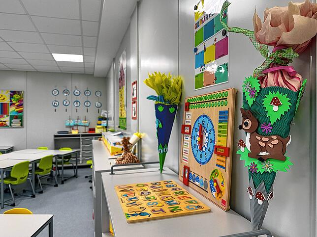 Die neue Grundschule Hallerhöhe ist liebevoll vorbereitet und gestaltet, sodass sich die Schülerinnen und Schüler von Beginn an ...