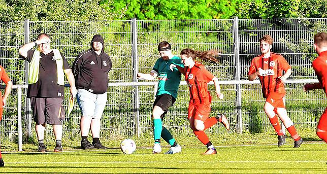 Bild 13: Mira Franzen spielt Fußball bei den Männern des FC 08 Bad Säckingen II – wir haben Fotos!