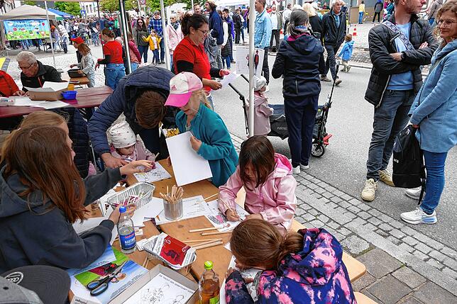 Bild 4: Hüfingen spielt und Tausende machen mit