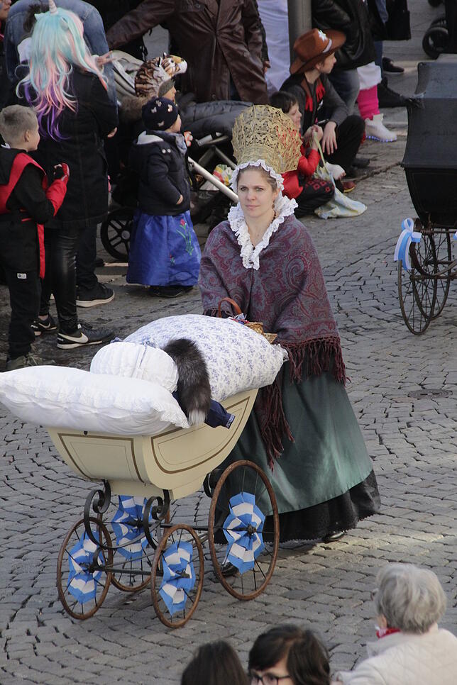 Bild 44: Bilder vom großen Kinderumzug von oben – Teil 1