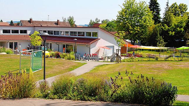 Der Kindergarten in Herdwangen mit seinem schönen Außengelände. Der Gemeinderat erlässt den Eltern teilweise Gebühren vom Frühjahr.