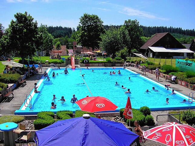 Das Freibad in Wolterdingen – unser Bild stammt aus dem Juni 2020 – startet am 25. Mai in die Saison.