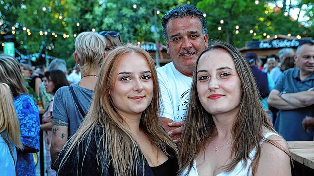Bild 6: Beim Stadtgartenfest treffen sich die Konstanzer. Alle Fotos vom ersten Abend