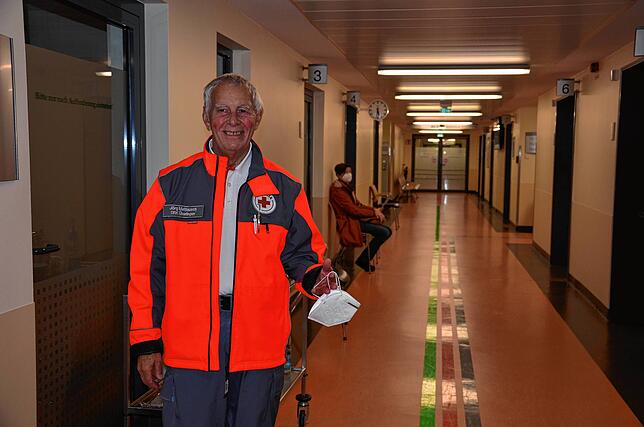 Jörg Mattausch ist seit 63 Jahren Mitglied im Überlinger DRK-Ortsverband und war lange Jahre Vorsitzender der Sozialstation ...