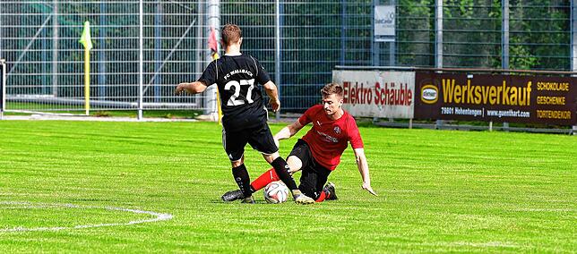 Bild 11: FC Hochrhein besiegt den FC Wallbach deutlich mit 4:0 &ndash; und wir haben die Bilder!