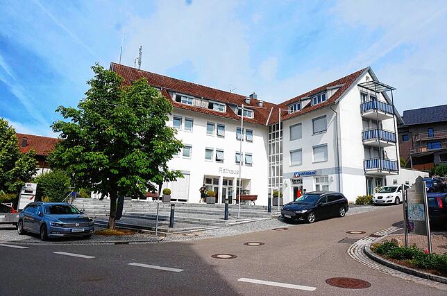 Hier laufen die Fäden der 15 Weilheimer Ortsteile zusammen: Das Rathaus im namensgebenden Ortsteil Weilheim.