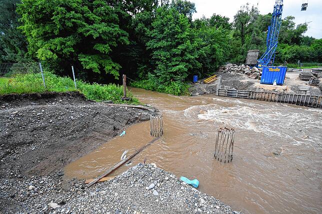 Bild 7: Bilder vom Hochwasser an der B313-Baustelle und bei Espasingen und Bodman