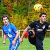 Etienne Häusler (Hegauer FV, links) und Marco Effinger (FV Marbach) kämpfen um den Ball. Schlussendlich genügte den Marbacher Gastgebern ...
