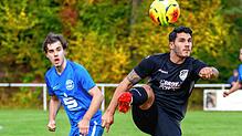 Etienne Häusler (Hegauer FV, links) und Marco Effinger (FV Marbach) kämpfen um den Ball. Schlussendlich genügte den Marbacher Gastgebern ...