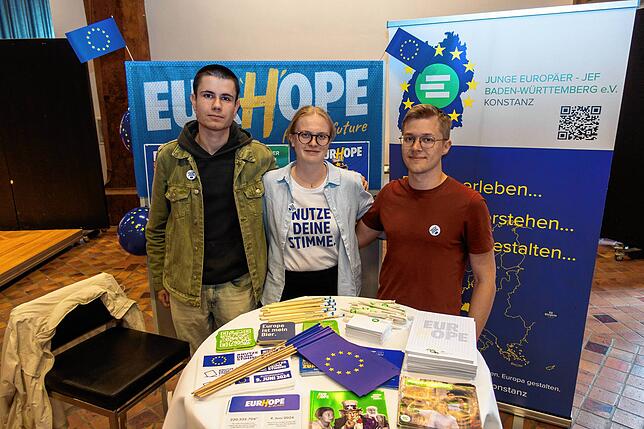 Erik Romera Tiedemann, Hannah Pütter und Jakob Staemmler gehören zu den Jungen Europäern und werben dafür, am 9. Juni auch bei der ...