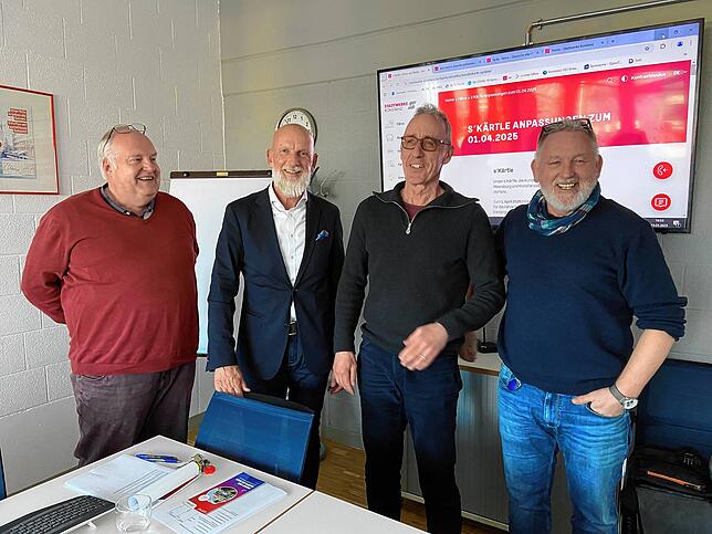 Weniger Rabatt für treue Fährekunden: Das erzeugt Frust. Im Gespräch zwischen (von links) den Stadtwerke-Mitarbeitern Michael Müllner, ...