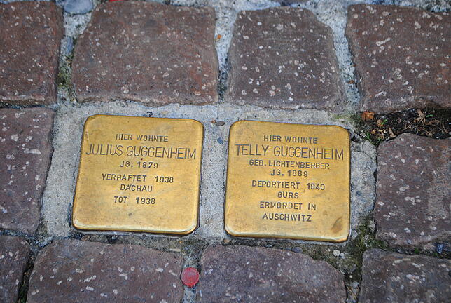 Stolpersteine: Insgesamt 40 Stolpersteine hat der Freundeskreis Jüdisches Leben in Tiengen mit dem Künstler Gunter Demig in Waldshut, ...