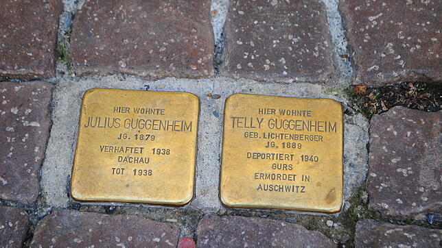 Stolpersteine: Insgesamt 40 Stolpersteine hat der Freundeskreis Jüdisches Leben in Tiengen mit dem Künstler Gunter Demig in Waldshut, ...