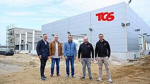 Rohbaufertigstellung TGS in Erzingen (von links): Jürgen Baumeister (FBW), Maximilian Dinser (FBW), Marco Sauter (FBW), Daniel Külling ...