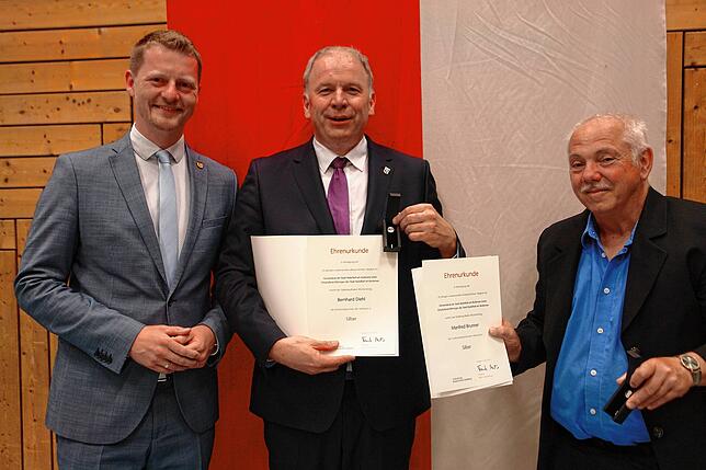Manfred Brunner wurde im Sommer 2024 gemeinsam mit Bernhard Diehl (CDU) von Oberbürgermeister Simon Gröger für sein kommunalpolitisches ...