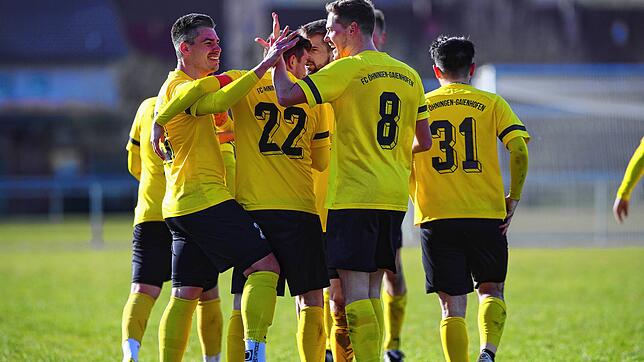 Im Viertelfinale besiegte der FC Öhningen-Gaienhofen (Bild) die SG Reichenau/Waldsiedlung nach Elfmeterschießen. Jetzt wartet im ...