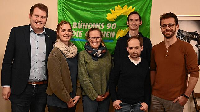 Delegierte für die Landeswahlversammlung und Vorstand (von links): Niklas Nüssle (Delegierter), Melissa Bury (Delegierte), ...