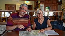 Thomas Feer und Rosi Drayer, Vorsitzende des Vereins Nördlich Lägern ohne Tiefenlager (Loti), im Hohentengener Café Gelo.