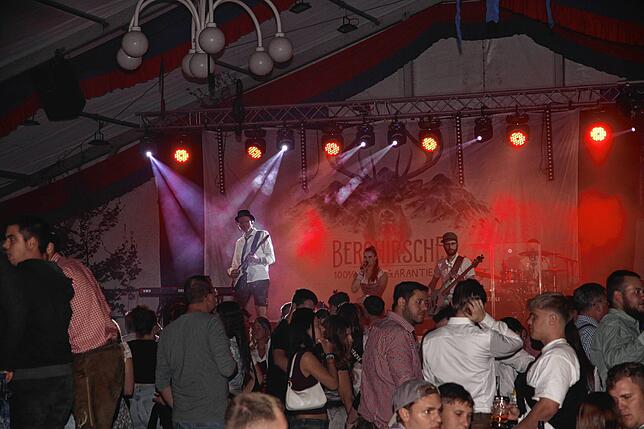 Bild 24: Die besten Bilder von der Partynacht beim Herbstfest in Honstetten