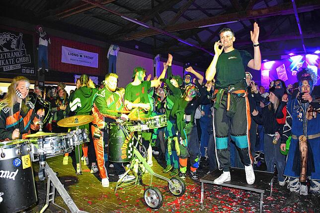 Bild 20: Spektakuläre Party in Nöggenschwiel: Die besten Bilder vom Guggenmusik-Event 2025