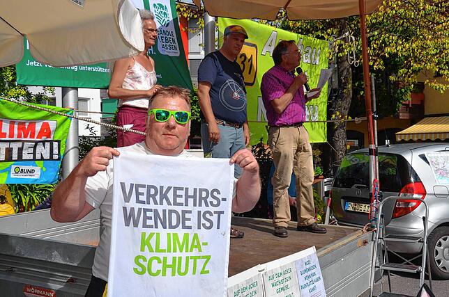 Die Initiative Tour de Natur spricht sich ganz allgemein für mehr ÖPNV und weniger Flächenverbrauch aus.