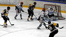 Gegen den HC Lugano (schwarze Trikots) hatten die Schwenninger Wild Wings keine Chance – und unterlagen am Ende mit 0:5.